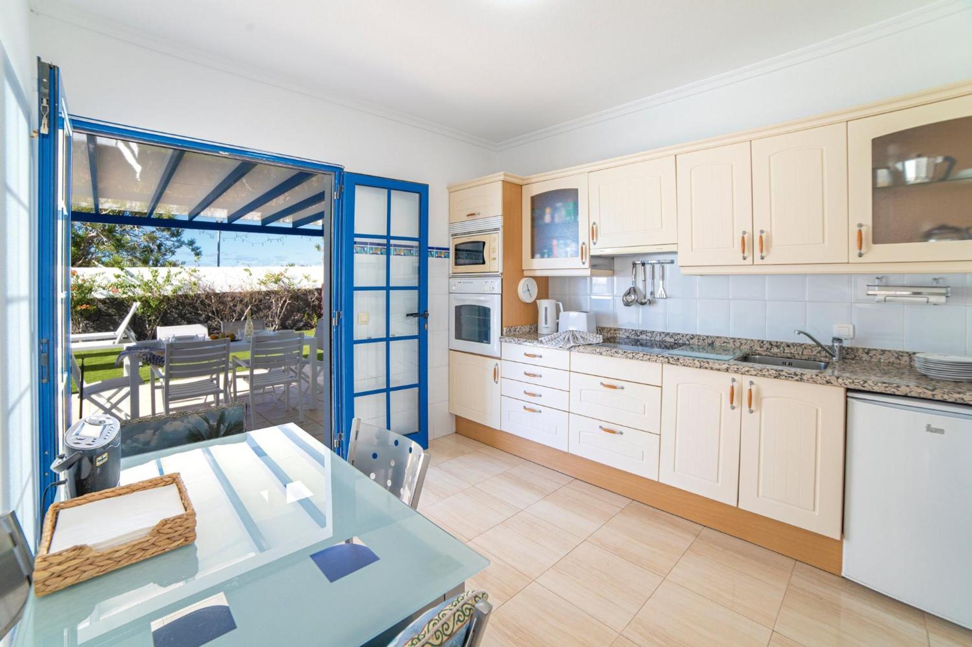 Villa Galway Bay: Detached Lanzarote Villa with Stunning Views Playa Blanca  Exterior photo
